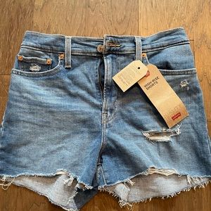 Levi’s Women High Rise Shorts NWT
